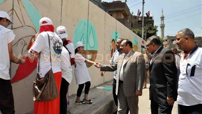 بالصور.. محافظ القليوبية يشارك في حملة «حلوة يابلدي»