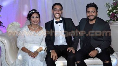 بالصور.. تامر حسني وحماقي يشعلان حفل زفاف «أحمد ودينا»