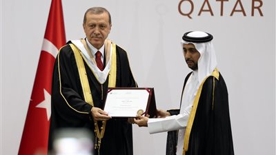 «أردوغان» فتوة الدول الإرهابية.. مستشار الرئيس التركي يتطاول على السعودية دفاعا عن قطر.. جيش العدالة والتنمية يجوب شوارع الدوحة لحماية «تميم».. والتقارب مع إيران طعنة ظهر للبلاد ال