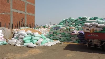 بالصور.. مدير أمـن الغربية يتفقد شون تخزين القمح