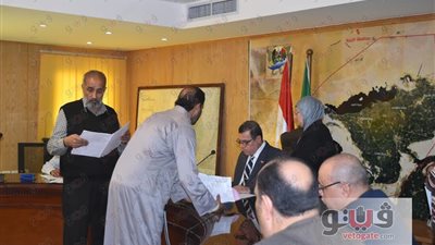 بالصور .. إصدار قرارات علاج خلال لقاء محافظ الفيوم بالمواطنين