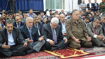 رئيس فلسطين يؤدي صلاة العيد بمسجد التشريفات في رام الله