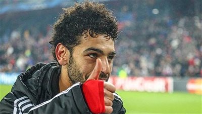محمد صلاح يصل مطار القاهرة استعدادًا للانضمام إلى «ليفربول»