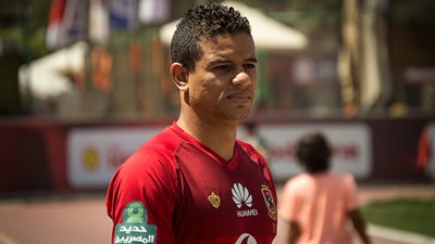 سعد سمير يجري أشعة للاطمئنان على إصابته في الخلفية