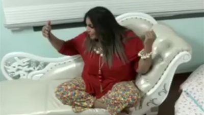 ممثلة كويتية تثير ضجة بسبب تقليدها هيفاء وهبي ونانسي عجرم (فيديو)