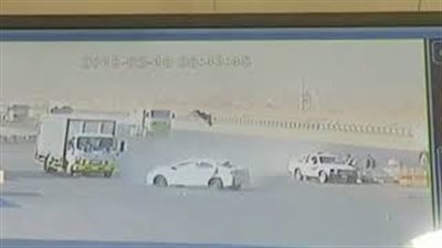 لحظة تعرض مواطن لحادث دهس مروع بالرياض (فيديو)