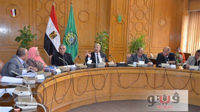 محافظ الإسماعيلية يناقش موقف بعض المخابز البلدية من المجمعات