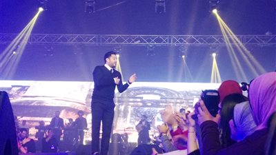 حماقي وبوسي يحييان احتفالية في بورسعيد بحضور المحافظ (فيديو وصور)