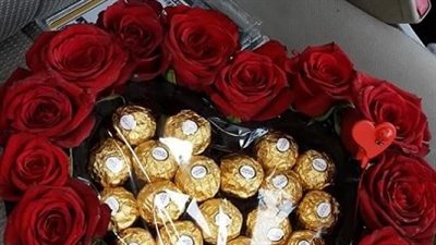 «مبروك ولادك عندك».. أسيوطية تطلب الطلاق بإهداء زوجها «شيكولاتة وبوكيه ورد»