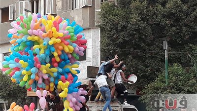 شباب العمرانية يحتفلون بأول أيام العيد على أنغام «الدي جي»