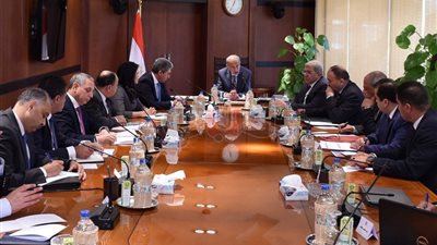 رئيس الوزراء يبحث موقف الخدمات في المطارات المصرية