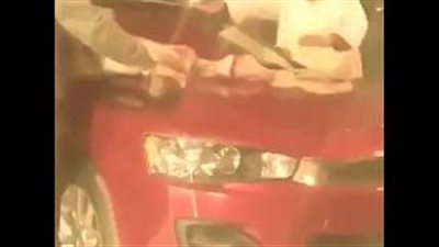 شاهد ماذا فعل مصري في سيارته الجديدة لطرد العين والحسد؟ (فيديو)