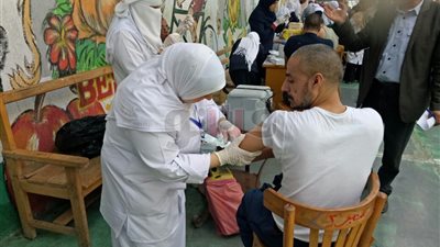 محافظ الدقهلية: تطعيم 3 آلاف سجين بـ«جمصة العمومي» (صور)