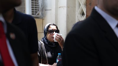 بالفيديو والصور.. انهيار أسرة طارق سليم أثناء تشييع جثمانه