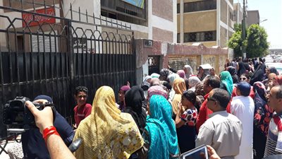 ضبط طالب متلبسا بالغش بالهاتف المحمول في شبرا الخيمة