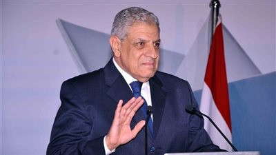 بالصور..«محلب» يتفقد الحرف التشكيلية بقصر ثقافة القناطر