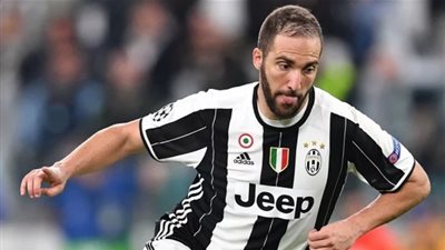 هيجواين على أعتاب تشيلسي الإنجليزي