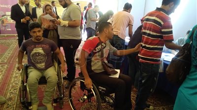 ذوو الاحتياجات الخاصة يتقدمون الصفوف بملتقى التوظيف بالإسكندرية (فيديو)