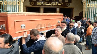 30 صورة ترصد جنازة والدة تامر حبيب بـ«السيدة نفيسة»