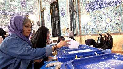 100 مرشح يتقدمون للانتخابات الرئاسية في إيران