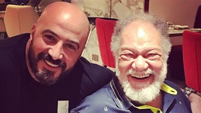 مجدي الهواري ينشر صورته مع يحيى الفخراني من السعودية