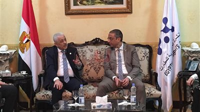 محافظ سوهاج يبحث مع وزير التعليم رؤية مصر 2030