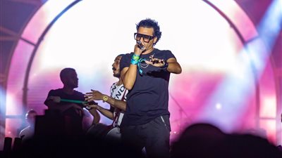 نجوم الفن الشعبى يشعلون حفل جدة (صور)