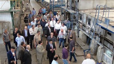 وزير قطاع الأعمال عن تلعثم رئيس «مصر للغزل»: «أجيب واحد تانى يشرح لى»