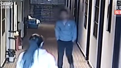 رد فعل صادم لرجل رفضت امرأة دعوته لها (فيديو)