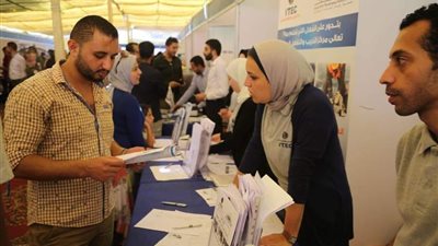 ملتقى التوظيف بالإسكندرية يسجل حضور 2500 شاب وفتاة (صور)
