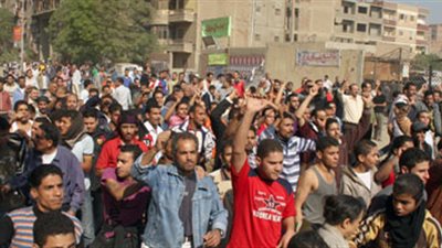 محتجون أقباط أمام الكاتدرائية: لا لتدخل الكنيسة فى السياسة