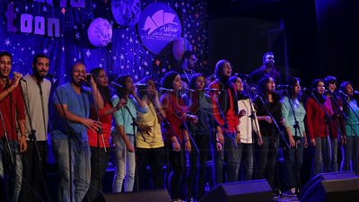 بالصور.. جمهور الساقية يستعيد ذكريات طفولته مع «هستيريا تون»