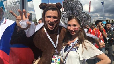 توافد جمهور روسيا على ملعب «لوجنيكي» قبل موقعة إسبانيا (صور)