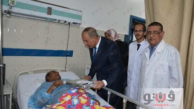 محافظ البحر الأحمر يهنئ المرضى والعاملين بالمستشفى العام بالعيد