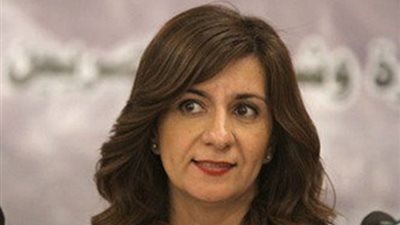 وزيرة الهجرة لطلاب الجامعة الكندية: السيسي محتاج الشعب يشتغل