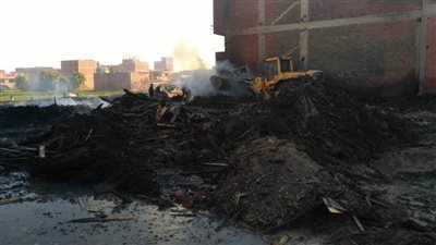 ندب المعمل الجنائي لمعاينة حريق مخزن أخشاب قليوب وحصر الخسائر