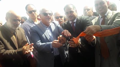 محافظ بورسعيد ووكيل البرلمان يفتتحان أعمال تجديدات مدرسة