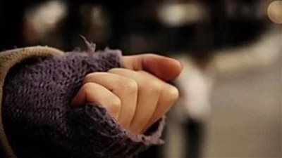 أمن القاهرة يعيد طفلة تائهة إلى والدتها بحلوان