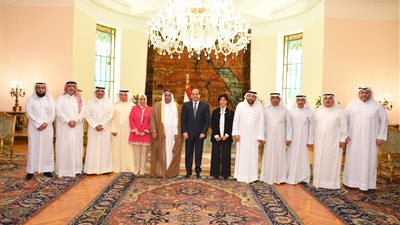 السيسي لرؤساء تحرير كبريات الصحف الكويتية.. الشعب رفض سيطرة التيارات الدينية لرؤيتها الطائفية.. السلام بالنسبة لمصر خيار إستراتيجي.. تضحيات أبطال الجيش والشرطة بلا حدود