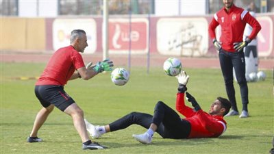 مصدر بالأهلي يكشف موقف شريف إكرامي من رحلة زيمبابوي