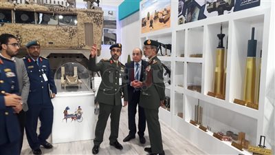 محمد بن زايد يتفقد جناح «الإنتاج الحربي» بمعرض «IDEX 2019» في أبو ظبي