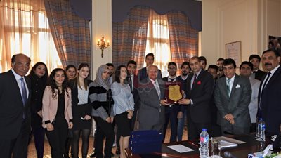 الجامعة البريطانية تقرر توفير 10 منح للنابغين العراقيين