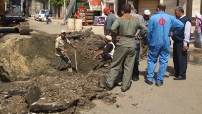 هبوط أرضي في شارع بدمياط