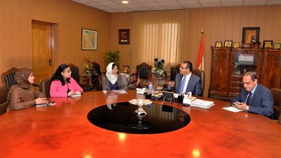 رئيس جامعة المنصورة يختار أعضاء مجلس معاونيه