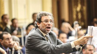 بالصور..خالد يوسف يهاجم قانون الخدمة المدنية: «ظالم للموظفين»