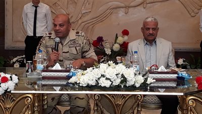 قائد الجيش الثالث ومحافظ السويس يبحثان مشكلات الاستثمار