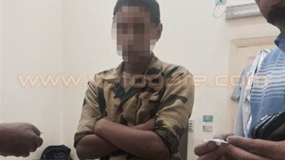 بالصور.. القبض على عاطل ينتحل صفة مجند في محطة حدائق المعادي