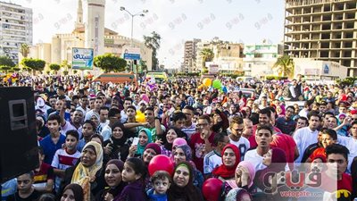 بالصور.. «شباب فرحانة» تحتفل بالعيد على أنغام الـ«دي جي» في بورسعيد