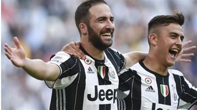 ديبالا وهيجواين يقودان هجوم اليوفي أمام برشلونة بدوري الأبطال