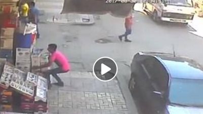 بالفيديو.. لحظة سرقة محل في وضح النهار بالإسكندرية